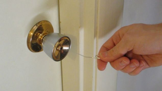 باز کردن قفل درب با سنجاق